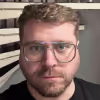 WPF Community - Ein Mann mit Bart und Brille blickt direkt in die Kamera.